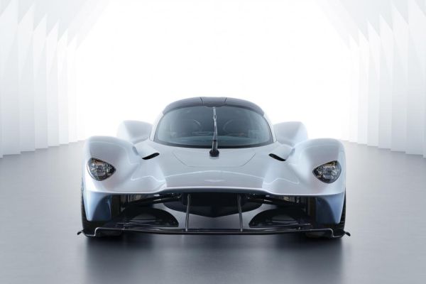 Aston Martin показа най-лудия си модел (ГАЛЕРИЯ)